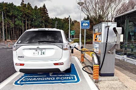 Mitsubishi Outlander PHEV, Schnellladestation, Heck