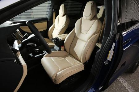 Tesla Model X P90D, Cockpit