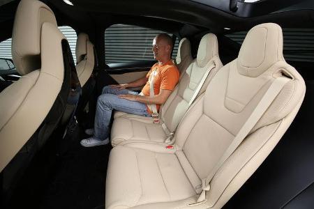 Tesla Model X P90D, Cockpit