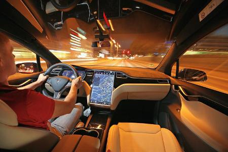 Tesla Model X P90D, Flügeltüren