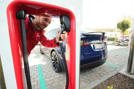 Tesla Model X P90D, Strom tanken