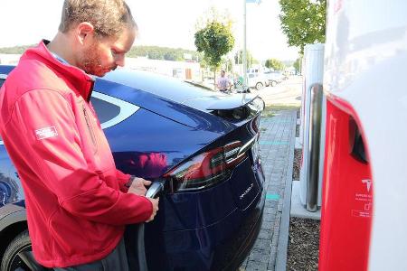 Tesla Model X P90D, Strom tanken