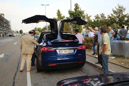 Tesla Model X P90D, Flügeltüren