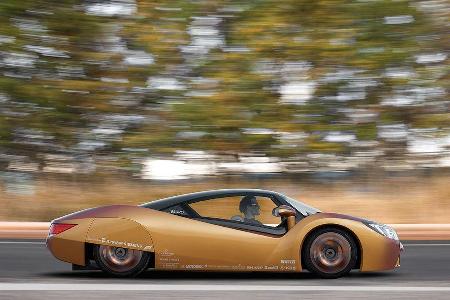 Bei besonders starker Sonneneinstrahlung fungieren sie zudem als Ladehilfe für die Batterien.