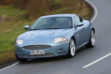 ... und der Jaguar XKR.