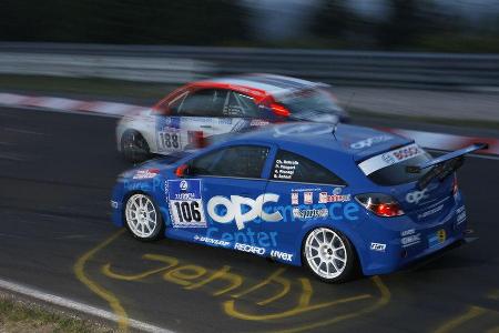 Zu den negativen Erlebnissen zählt der Opel Astra OPC beim 24h-Rennen. sport auto-Redakteur Marcus Schurig nannte es 