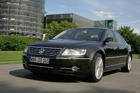 ... und der VW Phaeton. Das Einstiegsmodell im V6 leistet 241 PS.