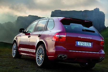 Porsche verfügt ebenso über ein breites Leistungsspektrum. Das Basismodell des Cayenne generiert mit einem 3,6-Liter-V6 290 PS.