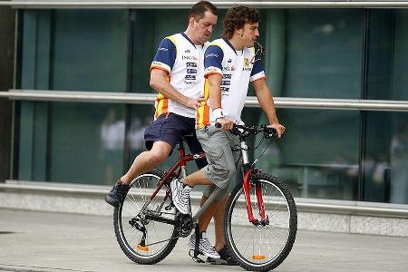 Fernando Alonso, der Sieger der beiden vorangegangenen GPs, bildete ökologisch vorbildlich eine Fahrgemeinschaft.