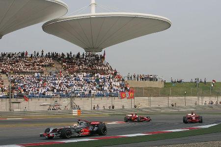 In Reih und Glied ging es auch in die Aufwärmrunde.