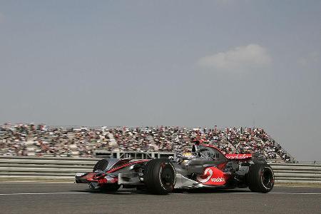 Ganz vorne fuhr jedoch Lewis Hamilton souverän dem Sieg entgegen.