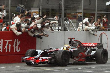 Unter dem Jubel seiner Crew fuhr der Brite zehn Punkte ein ...