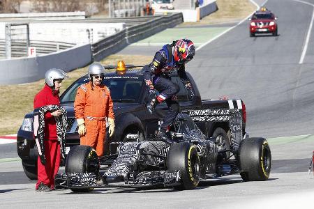 Kvyat - Red Bull - Barcelona Test 2 - 2015