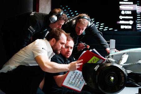 Mercedes - Barcelona Test 2 - 2015