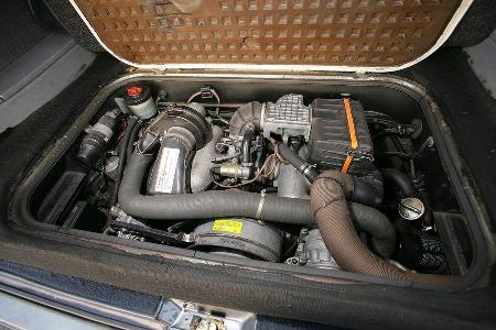 Antriebssache: Der Carrera-Motor ist im Bus besser zugänglich als im Porsche 911 und sorgt für standesgemäße Fahrleistungen,...