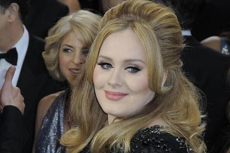 Ende letzten Jahres moderierte Adele 'Saturday Night Live'. Die Musikerin war fast nicht wiederzuerkennen, denn sie hatte se...