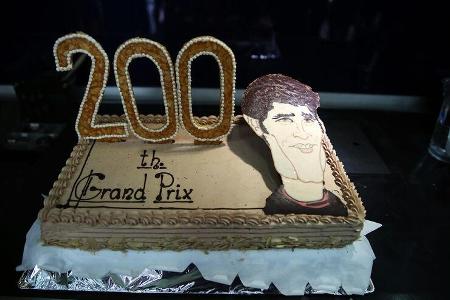 Sein Team schenkte ihm eigens eine Torte.