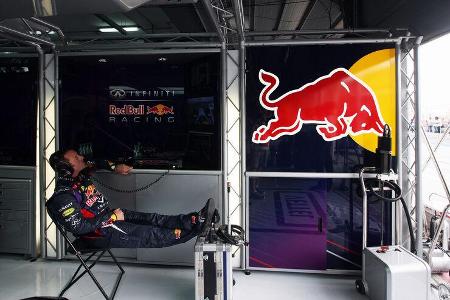 Der Red Bull-Chefmechaniker konnte das Rennen in aller Ruhe aus der Box anschauen.