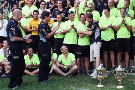 Das ganze Team ließ sich im Fahrerlager feiern.