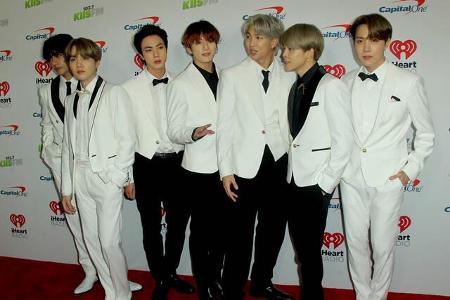 Die südkoreanische Band BTS hat zugegeben, durch 'Friends' Englisch gelernt zu haben. Dafür können sie Rachel und Co. für im...