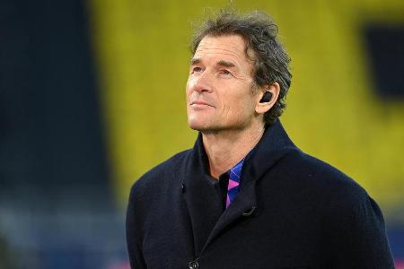 Mit einer rassistischen WhatsApp-Nachricht an Ex-Bundesliga-Profi und Sky-Experte Dennis Aogo hat sich Jens Lehmann nicht nu...