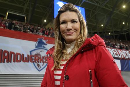 Jessica Libbertz hat Sky um die Auflösung ihres Vertrages gebeten. Als eine der ersten Frauen berichtete sie für den Pay-TV-...