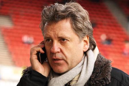 Der langjährige Fußball-Kommentator wurde in diesem Jahr von Sky nach einigen zweifelhaften Äußerungen vor die Tür gesetzt. ...