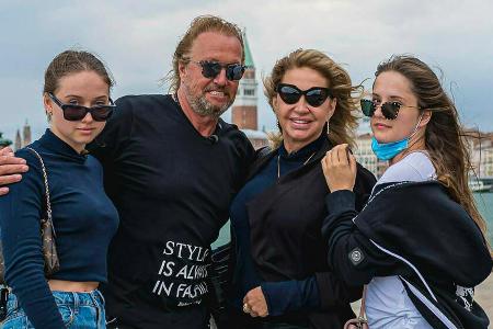 Shania Geiss, Robert und Carmen Geiss und Davina Geiss (v.l.n.r.) im Hafen von Venedig im Juni 2020