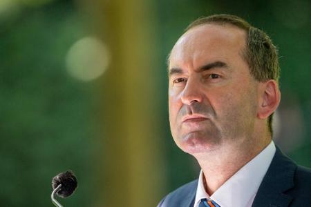 EM-Zuschauer in München: Aiwanger drängt auf Entscheidung