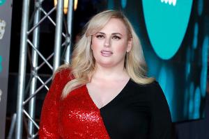 Rebel Wilson bei der Verleihung der British Academy Film Awards in London, 2020.