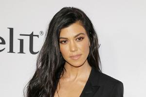 Kourtney Kardashian kann offenbar passabel mit Tätowiernadeln umgehen.