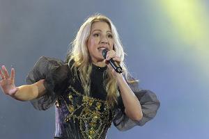 Sängerin Ellie Goulding hat am 29. April 2021 einen Sohn zur Welt gebracht.