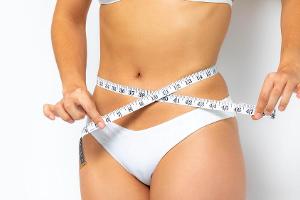 Flacher Bauch, aber ohne Sixpack? Die französische Workout-Methode Belly Sculpting kann helfen.