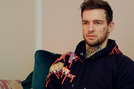 Eric Stehfest lässt sich bei einer Psychotherapie von Kameras begleiten.