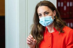 Herzogin Kate verteilt ihr Fotobuch "Hold Still"