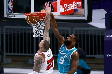 Sieg für Theis - Lakers mit nächstem Rückschlag