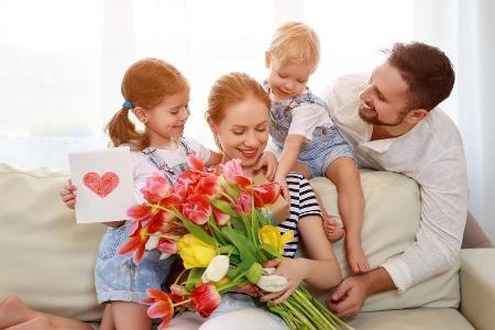 Blumen eigenen sich perfekt als Geschenk für den Muttertag.
