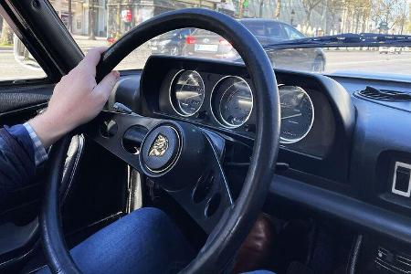 Elektrisches Peugeot 504 Coupé von Retrofuture.