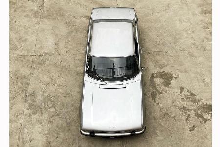 Elektrisches Peugeot 504 Coupé von Retrofuture.