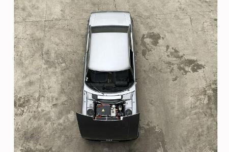 Elektrisches Peugeot 504 Coupé von Retrofuture.