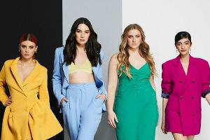 Alex (2.v.l.) kann nicht an den Proben fürs "GNTM"-Finale teilnehmen.