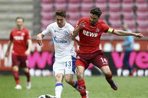 Flaschenwürfe und Pyrotechnik: Übergriffe von Kölner Fans auf die Polizei