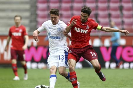 Flaschenwürfe und Pyrotechnik: Übergriffe von Kölner Fans auf die Polizei