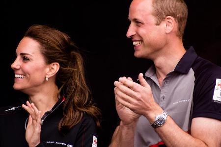 Bei Sport-Events wie den Americas Cup World Series zeigt Prinz William seine trainierten Oberarme.