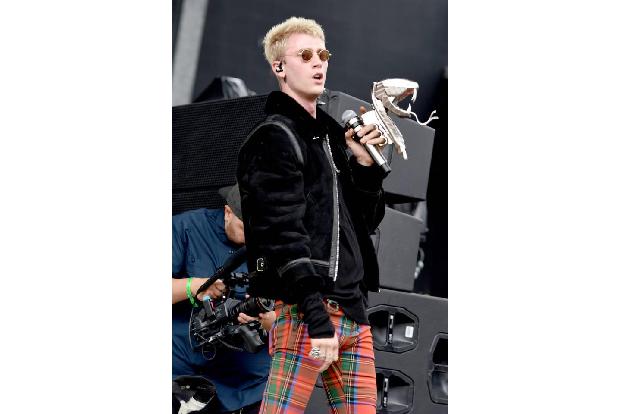 ...Machine Gun Kelly war sauer über einen sechs Jahre alten Tweet, den Eminem über Hailie Mathers verfasst hatte. Nachdem Ma...