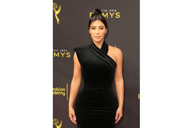 Etwas schlimmer war es für Paris' Freundin Kim Kardashian, denn sie wurde im Oktober 2016 in einem Hotel in Paris ausgeraubt...