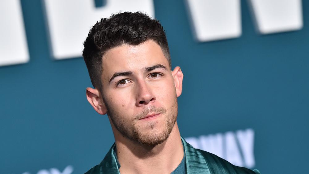 Nick Jonas hat sich eine Rippe angeknackst