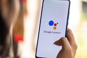 Der Google Assistant feiert seinen fünften Geburtstag.