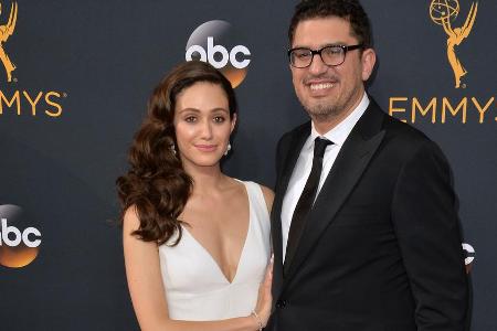 Emmy Rossum und Ehemann Sam Esmail 2016 bei den Primetime Emmy Awards auf dem roten Teppich