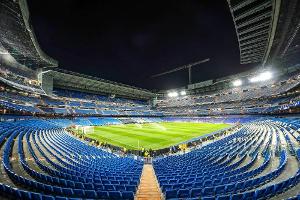 Madrid: Feuerwehr löscht Flammen im Santiago Bernabeu